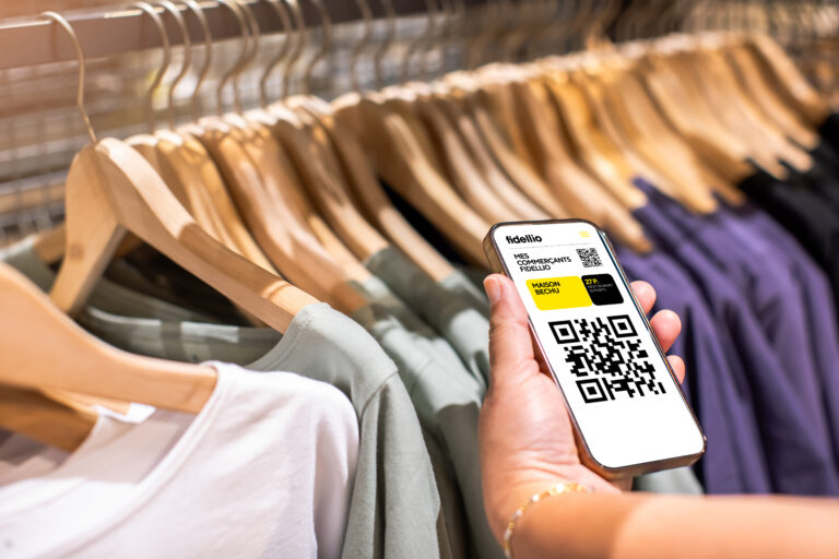 Carte de fidélité digitale vs papier : pourquoi le digital a définitivement gagné